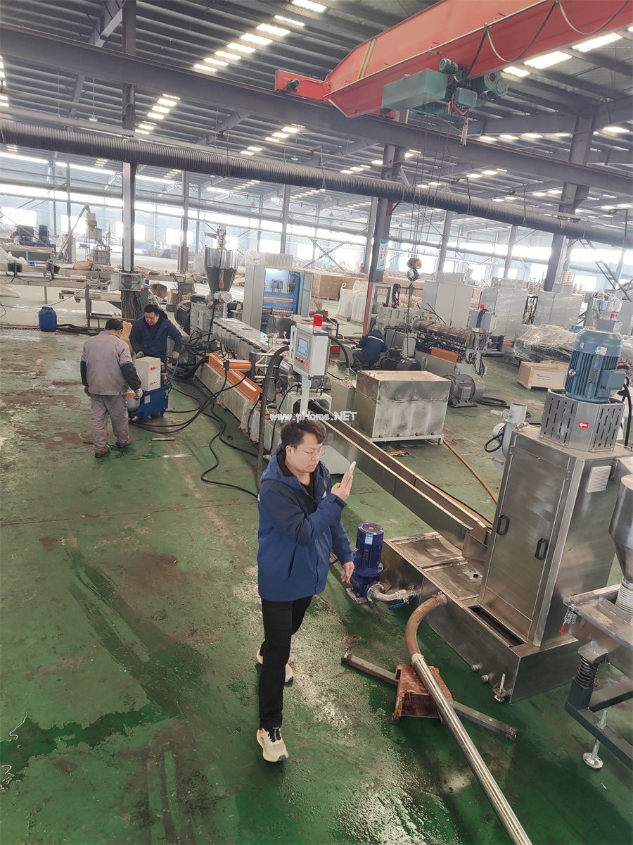 TPE草坪顆粒造粒機(jī)_TPE草坪填充顆粒造粒機(jī)